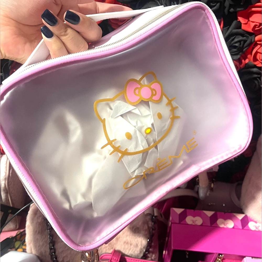Hello kitty makeup bag 🌸🌷🌺